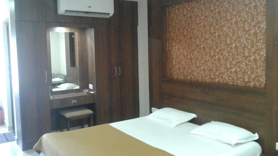 Hotel Gowri Sankar Ambasamudram Exterior photo